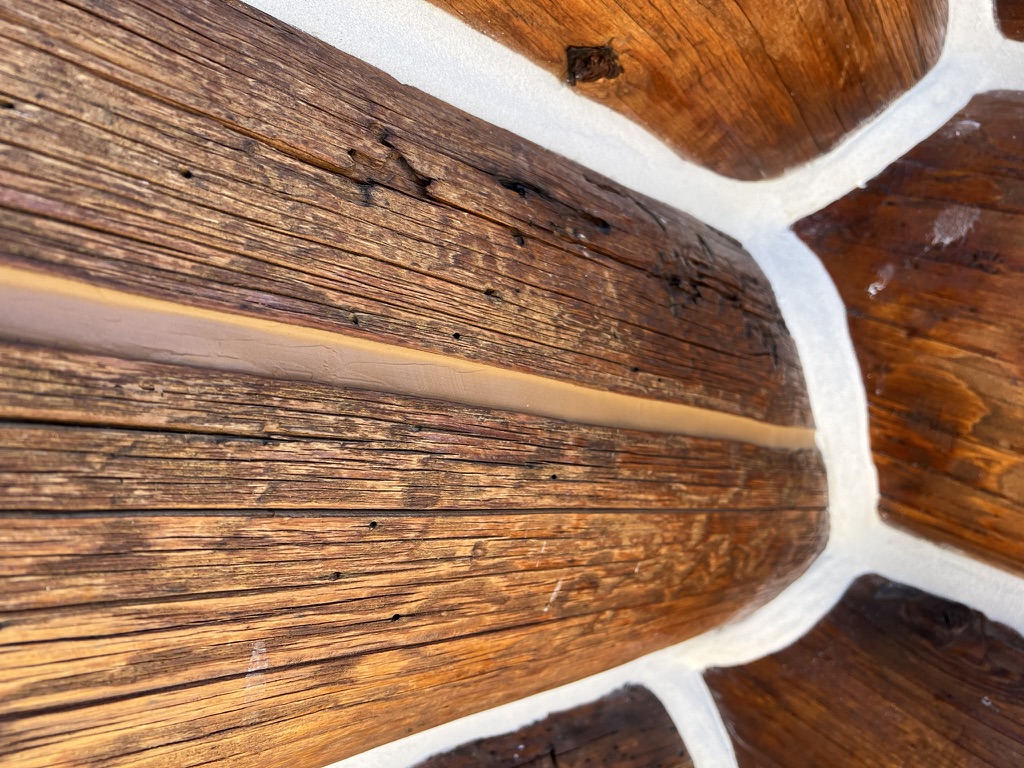Fresh caulking applied between log courses with chinking